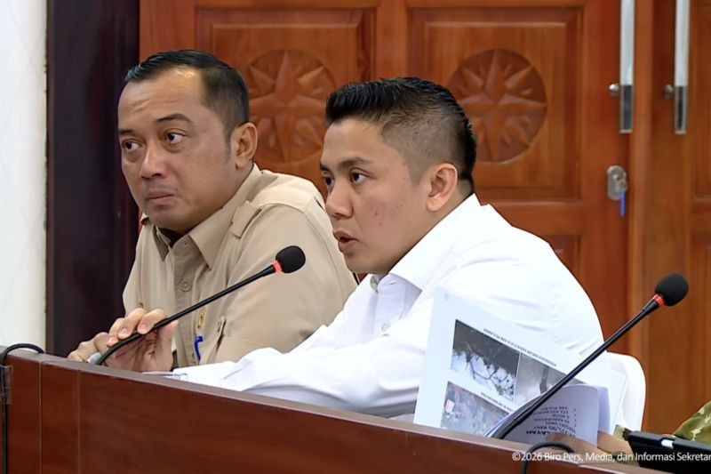Seskab buka rapat penanganan karhutla Sumatera di Riau